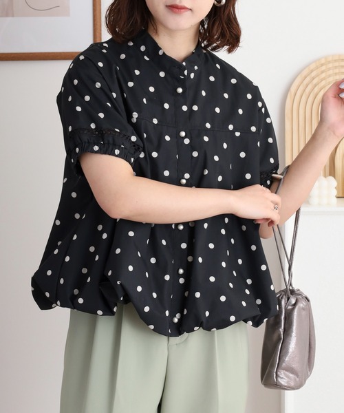 EGLANTINE(エグランティーヌ)の「EGLANTINE セットアップ対応 ドットバルーン半袖ブラウス パールボタン(シャツ/ブラウス・レディース・ブラック/ネイビー・40)」の3枚目の写真