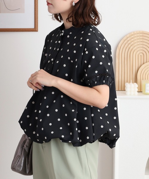 EGLANTINE(エグランティーヌ)の「EGLANTINE セットアップ対応 ドットバルーン半袖ブラウス パールボタン(シャツ/ブラウス・レディース・ブラック/ネイビー・40)」の4枚目の写真