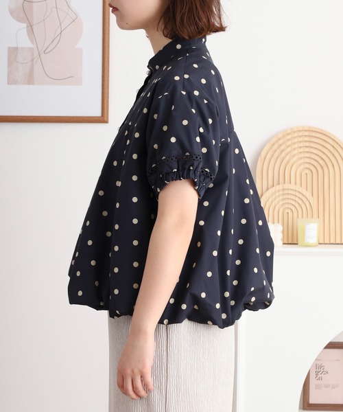 EGLANTINE(エグランティーヌ)の「EGLANTINE セットアップ対応 ドットバルーン半袖ブラウス パールボタン(シャツ/ブラウス・レディース・ブラック/ネイビー・40)」の14枚目の写真