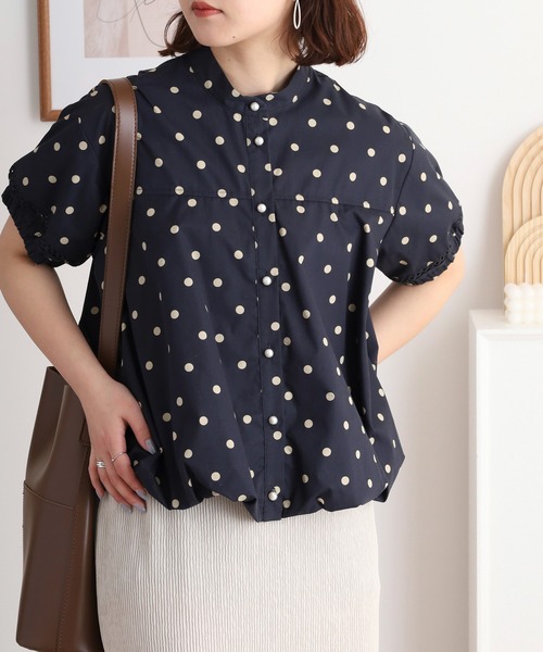 EGLANTINE(エグランティーヌ)の「EGLANTINE セットアップ対応 ドットバルーン半袖ブラウス パールボタン(シャツ/ブラウス・レディース・ブラック/ネイビー・40)」の8枚目の写真