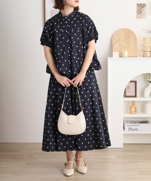 EGLANTINE(エグランティーヌ)の「EGLANTINE セットアップ対応 ドットバルーン半袖ブラウス パールボタン(シャツ/ブラウス・レディース・ブラック/ネイビー・40)」の12枚目の写真
