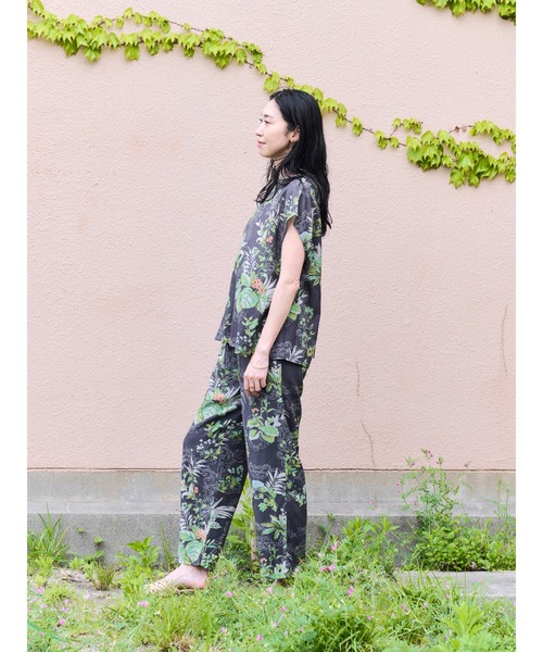 DOLLUPOOPS（ドールアップウップス）の「リーフプリントバックリボントップス（シャツ/ブラウス・レディース・チャコールグレー/オフホワイト/グリーン・38）」の8枚目の写真