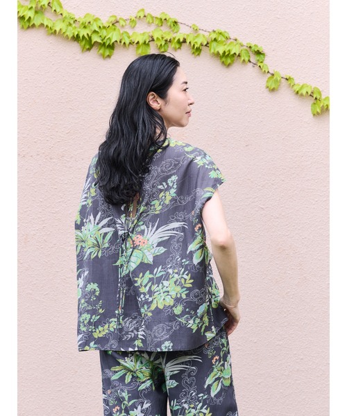 DOLLUPOOPS（ドールアップウップス）の「リーフプリントバックリボントップス（シャツ/ブラウス・レディース・チャコールグレー/オフホワイト/グリーン・38）」の16枚目の写真