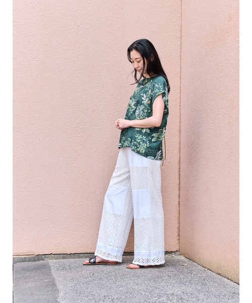 DOLLUPOOPS（ドールアップウップス）の「リーフプリントバックリボントップス（シャツ/ブラウス・レディース・チャコールグレー/オフホワイト/グリーン・38）」の11枚目の写真