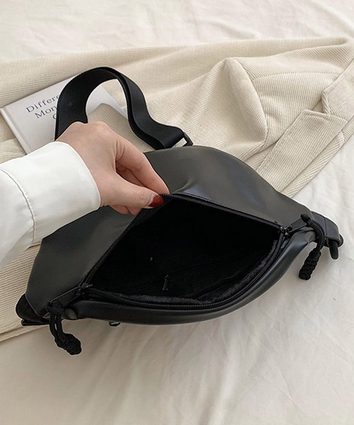 PECHINCHAR ブラックボディバッグ 新品