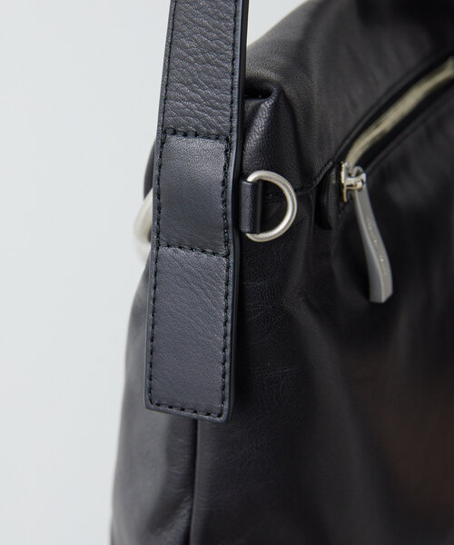 入手困難✨未使用✨カワカワ×イアパピヨネ コラボ ワンショルダーバッグ 黒 ear PAPILLONNER（イアパピヨネ）の「【kawa-kawaコラボ】《軽量