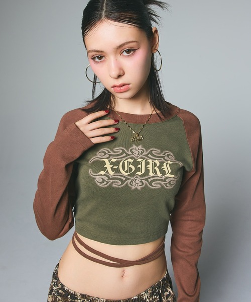 X-girl(エックスガール)の「FADED TRIBAL LOGO RAGLAN L/S BABY TEE(Tシャツ/カットソー・レディース・ブラック/オリーブ/ホワイト・S/M)」の3枚目の写真