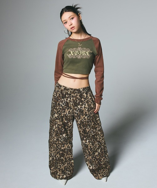 X-girl(エックスガール)の「FADED TRIBAL LOGO RAGLAN L/S BABY TEE(Tシャツ/カットソー・レディース・ブラック/オリーブ/ホワイト・S/M)」の13枚目の写真