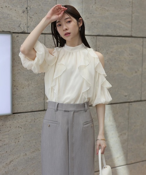 今期　Rirandture（リランドチュール） オフショルダーフリルブラウス Rirandture（リランドチュール）の「オフショルダーフリルブラウス
