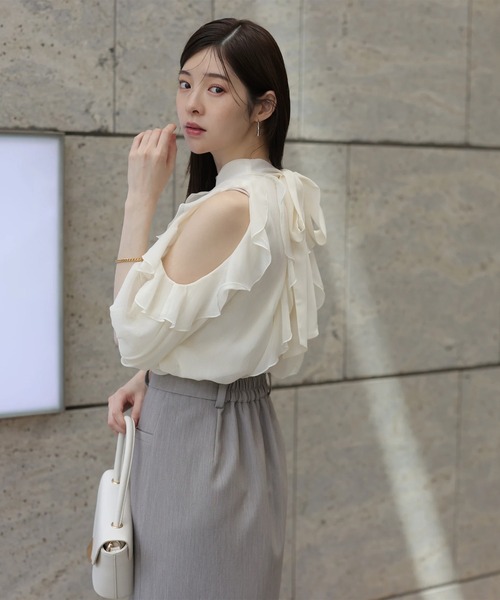 【Rirandture】オフショルダーフリルブラウス Rirandture（リランドチュール）の「オフショルダーフリル