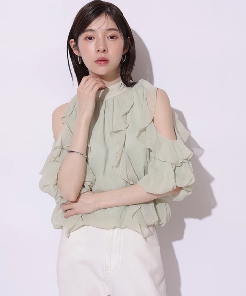 今期　Rirandture（リランドチュール） オフショルダーフリルブラウス Rirandture（リランドチュール）の「オフショルダーフリルブラウス