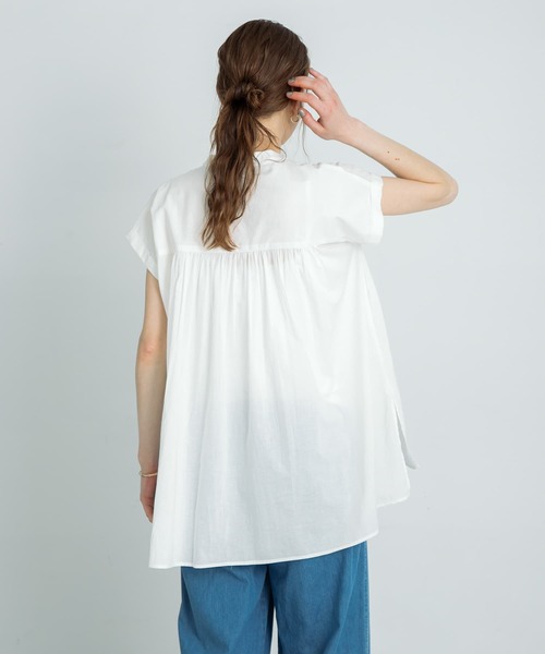 URBAN RESEARCH Sonny Label（アーバンリサーチサニーレーベル）の「エアリーコットンピンタックドレスシャツ（Tシャツ/カットソー・レディース・ブラック/オフホワイト/ブルー/ピンク・FREE）」の17枚目の写真