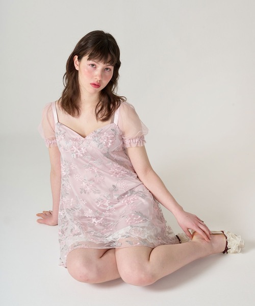 TINA:JOJUN(ティーナジョジュン)の「花柄刺繍 シアーパフスリーブワンピース TINA:JOJUN(ワンピース・レディース・ライトブルー/ピンク・M)」の7枚目の写真