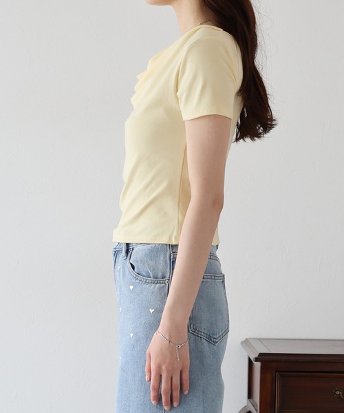 BLUEEAST(ブルーイースト)の「半袖ドレープネックTシャツ(Tシャツ/カットソー・レディース・ブラック/ホワイト/イエロー/ブルー・MEDIUM)」の6枚目の写真