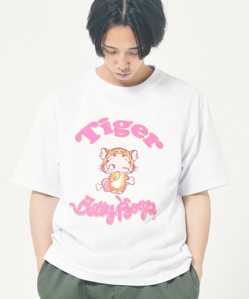 BETTY BOOP(ベティ・ブープ)の「BETTYトラバブTEE(M1)(Tシャツ/カットソー・メンズ・ブラック/パープル/イエロー/カーキ/ホワイト・X-LARGE/LARGE/MEDIUM)」の3枚目の写真