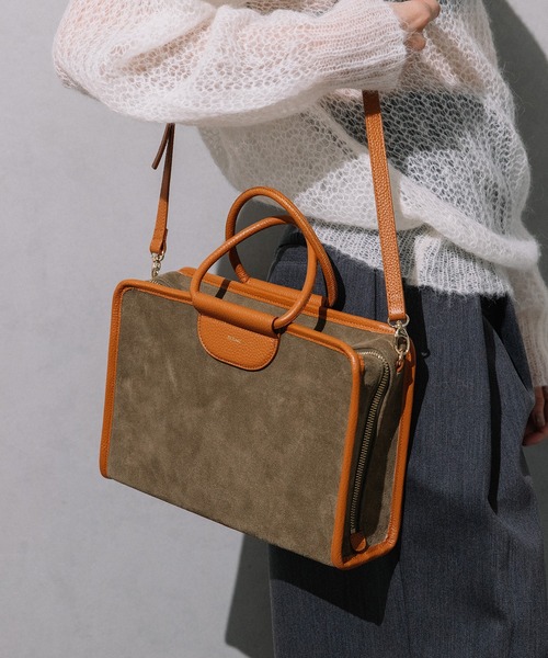 Beau're（ヴュレ）の「BEAURE Suede Classic ブリーフ Bag（ショルダーバッグ・レディース・チョコ/カーキ・FREE）」の2枚目の写真