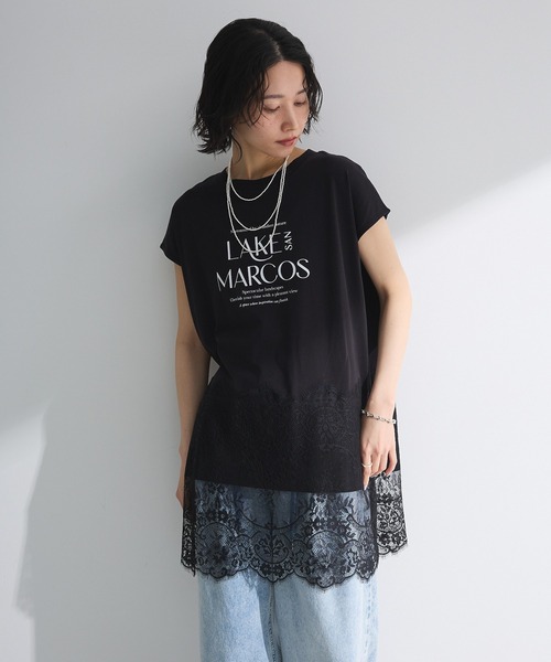 Green Parks(グリーンパークス)の「フレンチスリーブ裾レースロゴチュニック(チュニック・レディース・オフホワイト/ブルー/ブラック/ブラウン・FREE)」の3枚目の写真