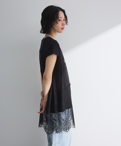 Green Parks(グリーンパークス)の「フレンチスリーブ裾レースロゴチュニック(チュニック・レディース・オフホワイト/ブルー/ブラック/ブラウン・FREE)」の12枚目の写真