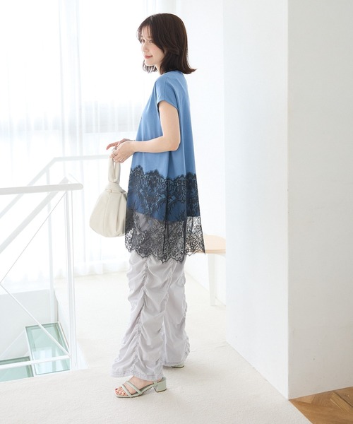 Green Parks(グリーンパークス)の「フレンチスリーブ裾レースロゴチュニック(チュニック・レディース・オフホワイト/ブルー/ブラック/ブラウン・FREE)」の9枚目の写真