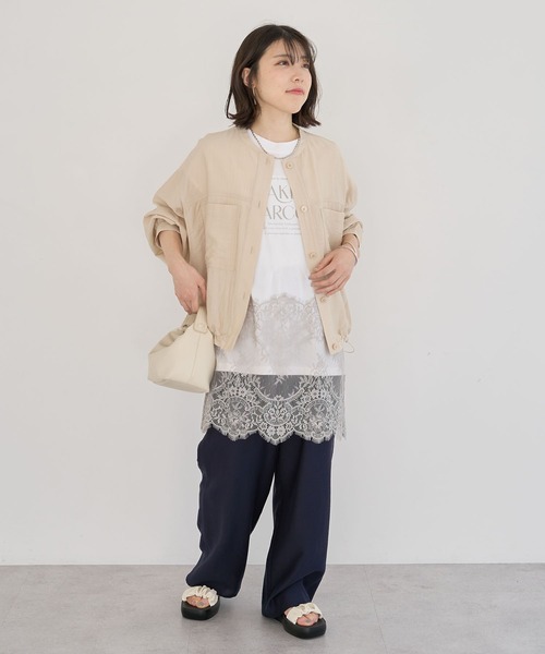 Green Parks(グリーンパークス)の「フレンチスリーブ裾レースロゴチュニック(チュニック・レディース・オフホワイト/ブルー/ブラック/ブラウン・FREE)」の22枚目の写真