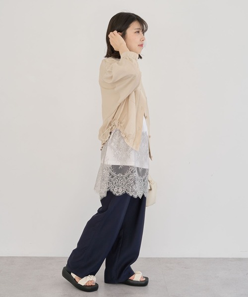 Green Parks(グリーンパークス)の「フレンチスリーブ裾レースロゴチュニック(チュニック・レディース・オフホワイト/ブルー/ブラック/ブラウン・FREE)」の21枚目の写真