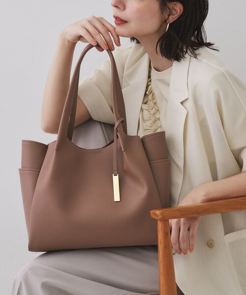 OPAQUE.CLIP(オペークドットクリップ)の「【軽量/多ポケット】ワイドマチ付きシュリンクトートバッグ(トートバッグ・レディース・ボルドー/ブラック/ブラウン系・00)」の2枚目の写真