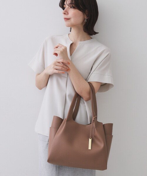 OPAQUE.CLIP(オペークドットクリップ)の「【軽量/多ポケット】ワイドマチ付きシュリンクトートバッグ(トートバッグ・レディース・ボルドー/ブラック/ブラウン系・00)」の4枚目の写真