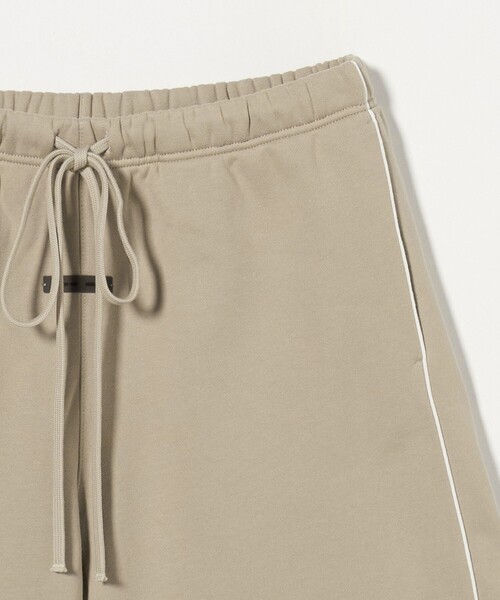 FOG ESSENTIALS(エフオージーエッセンシャルズ)の「<FEAR OF GOD ESSENTIALS>バスケットボール ショーツ(スウェットパンツ・メンズ・ライトグレー/ベージュ・XS/S)」の4枚目の写真