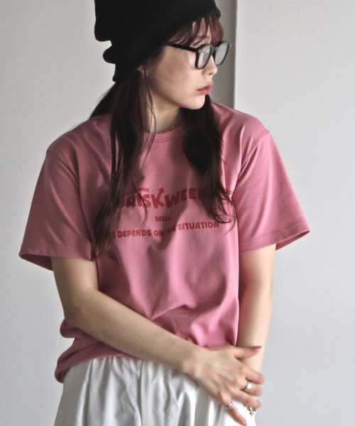 COURO(コウロ)の「アソートミックスロゴTシャツ(Tシャツ/カットソー・レディース・ブルー系1/ブルー系/レッド系/ホワイト系2/ホワイト系1/ホワイト系/レッド系2/レッド系1/ピンク系/ネイビー系1/ホワイト系4/イエロー系2/ブルー系2/ネイビー系2/ネイビー系/ホワイト系5/ホワイト系3/ピンク系2/ピンク系1/イエロー系1/イエロー系・FREE)」の17枚目の写真