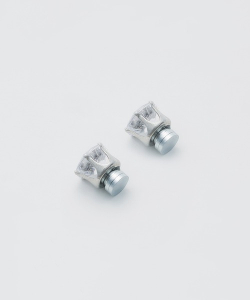 WYZ surgical stainless(ダブリューワイジィーサージカルステンレス)の「【 金属アレルギー対応 】 ビジューピアス風イヤリング サージカルステンレス(両耳用)(イヤリング・メンズ・ホワイト/ブラック・FREE)」の6枚目の写真