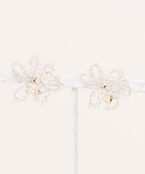 mysty woman(ミスティウーマン)の「フラワービーズイヤリング 582681(イヤリング・レディース・その他/ブラック・FREE)」の2枚目の写真