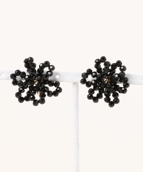 mysty woman(ミスティウーマン)の「フラワービーズイヤリング 582681(イヤリング・レディース・その他/ブラック・FREE)」の1枚目の写真