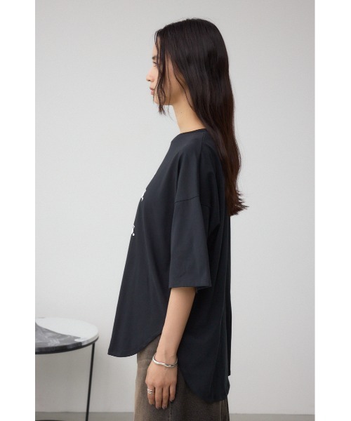 AZUL by moussy(アズールバイマウジー)の「C/TラウンドヘムTシャツ(Tシャツ/カットソー・レディース・ホワイト/マジェンタ/ブラック・FREE)」の4枚目の写真