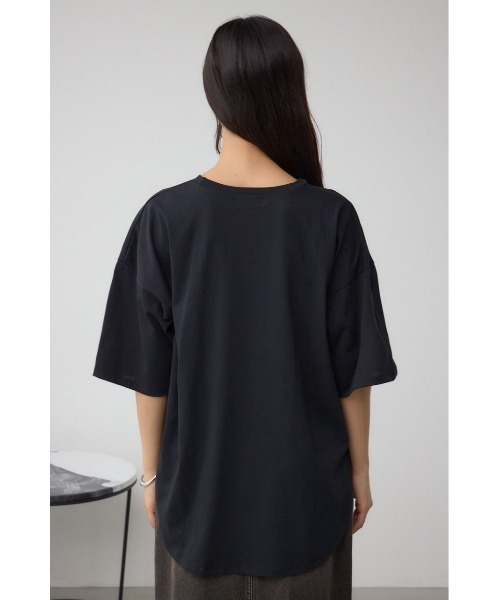 AZUL by moussy(アズールバイマウジー)の「C/TラウンドヘムTシャツ(Tシャツ/カットソー・レディース・ホワイト/マジェンタ/ブラック・FREE)」の5枚目の写真