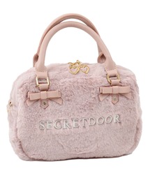 SecretDoor（シークレットドア）の「【500mlペットボトル収納可】ミニボストン フェイクファー リボン ビジュー ハート 2way ショルダーバッグ シナモン（ボストンバッグ・キッズ）」