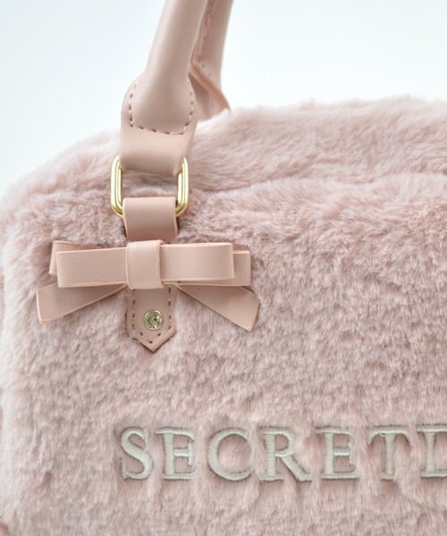 SecretDoor（シークレットドア）の「【500mlペットボトル収納可】ミニボストン フェイクファー リボン ビジュー ハート 2way ショルダーバッグ シナモン（ボストンバッグ・レディース・アイボリー/ブラック/ピンク・FREE）」の9枚目の写真
