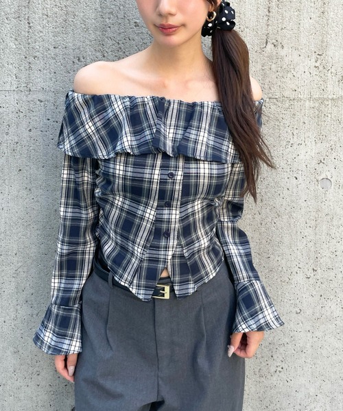 3.3 Field Trip （3.3フィールドトリップ）の「3.3 Field Trip／チェックオフショルブラウス（シャツ/ブラウス・レディース・ネイビー/ブラウン/レッド・FREE）」の3枚目の写真