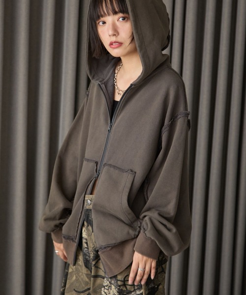 PBLIM(ページボーイリム)の「《UNISEX》リメイクフウジップパーカー(パーカー・レディース・チャコールグレー/ピンク/イエロー・SMALL/MEDIUM)」の5枚目の写真