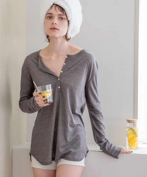 bijorie(ビジュリィ)の「【bijorie】ヘンリーシアートップス(Tシャツ/カットソー・レディース・ブラック/オフホワイト/ライトグレー/チャコール・FREE)」の4枚目の写真