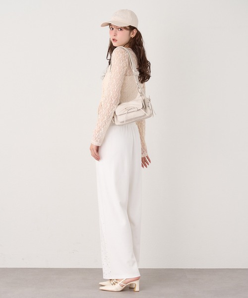 one after another NICE CLAUP(ワンアフターアナザーナイスクラップ)の「キャミ付きドロストトップス(Tシャツ/カットソー・レディース・チャコールグレー/オフホワイト/アイボリー・FREE)」の17枚目の写真