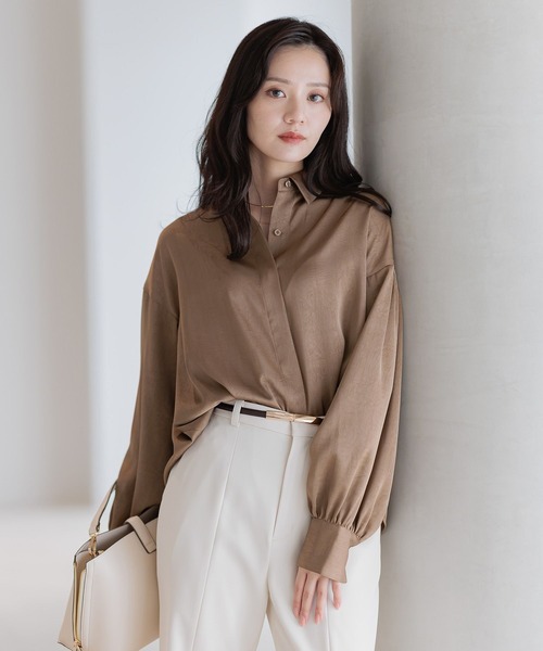 Andemiu（アンデミュウ）の「マットサテンシャツ586654（シャツ/ブラウス・レディース・モカ/レッド系その他6/アイボリー・FREE）」の3枚目の写真