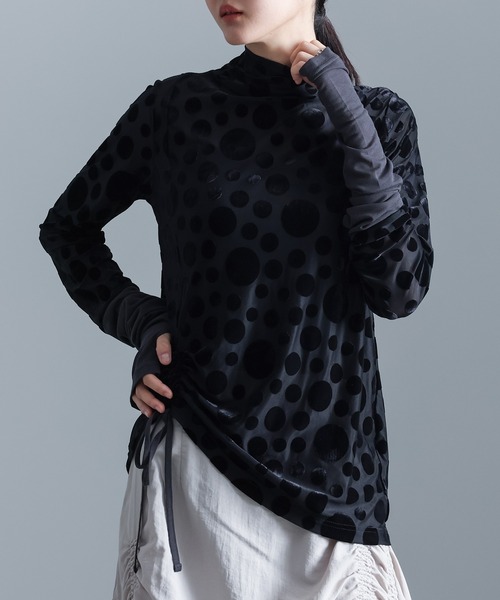 kOhAKU（コハク）の「柄シアーベロアカットソー（Tシャツ/カットソー・レディース・ブラック/ブラック系その他/ブルー・2/1）」の3枚目の写真