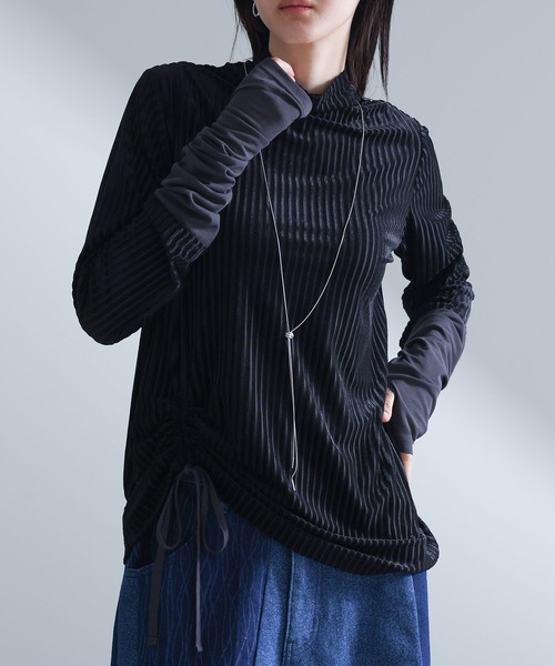 kOhAKU（コハク）の「柄シアーベロアカットソー（Tシャツ/カットソー・レディース・ブラック/ブラック系その他/ブルー・2/1）」の2枚目の写真