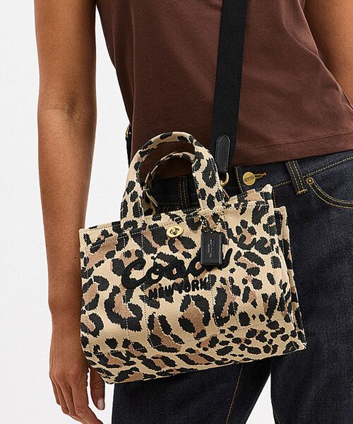 フィールド トート 40・シグネチャー キャンバス・レキシー 公式