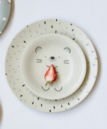 MILLION CARATS（ミリオンカラッツ）の「【電子レンジ＆食洗機対応】《美濃焼》おうちごはんがもっと楽しくなる！にっこりフェイスが食卓を彩る“もぐもぐランチプレートペアセット”。ライオン・ハリネズミ・ゴマアザラシの3種展開で、毎日のごはんにちょっとした遊び心をプラスしてくれる器です。（食器）」