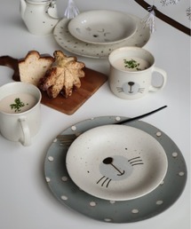 MILLION CARATS（ミリオンカラッツ）の「【電子レンジ＆食洗機対応】《美濃焼》おうちごはんがもっと楽しくなる！にっこりフェイスが食卓を彩る“もぐもぐランチプレートペアセット”。ライオン・ハリネズミ・ゴマアザラシの3種展開で、毎日のごはんにちょっとした遊び心をプラスしてくれる器です。（食器）」