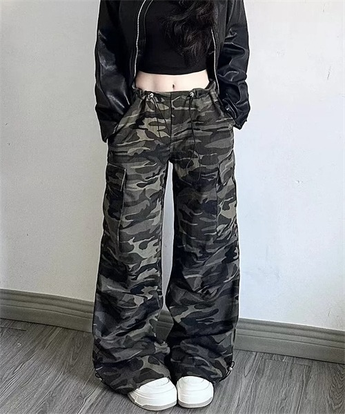 FREE STYLISTS(フリー スタイリスト)の「ドロスト迷彩柄デニムワイドパンツ(デニムパンツ・レディース・カーキ・S/M/XL/L)」の3枚目の写真