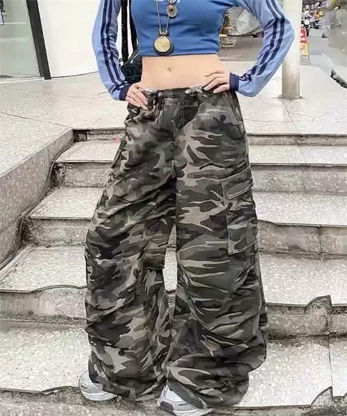 FREE STYLISTS(フリー スタイリスト)の「ドロスト迷彩柄デニムワイドパンツ(デニムパンツ・レディース・カーキ・S/M/XL/L)」の7枚目の写真