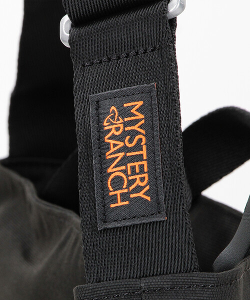 MYSTERY RANCH（ミステリーランチ）の「MYSTERY RANCH/ミステリーランチ BINDLE 10（ショルダーバッグ・メンズ・ブラック・ONE SIZE）」の2枚目の写真