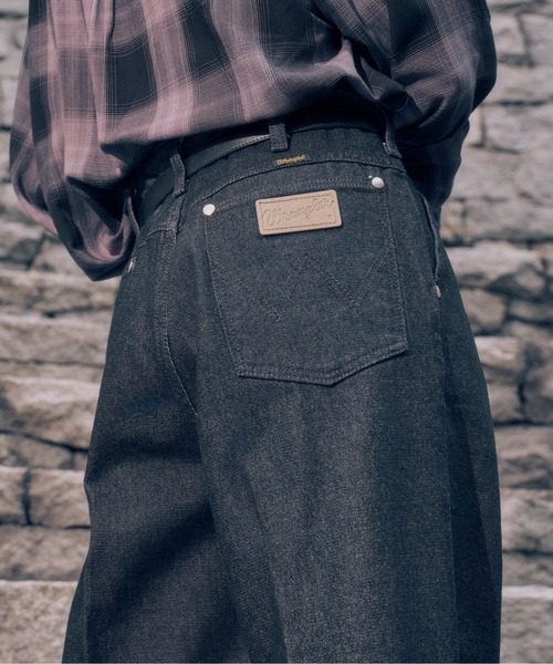 HARE(ハレ)の「【Wrangler×HARE SET UP対応】2タックデニムワイドパンツ(HARE)(デニムパンツ・メンズ・ブラック/ネイビー・SMALL/MEDIUM)」の5枚目の写真